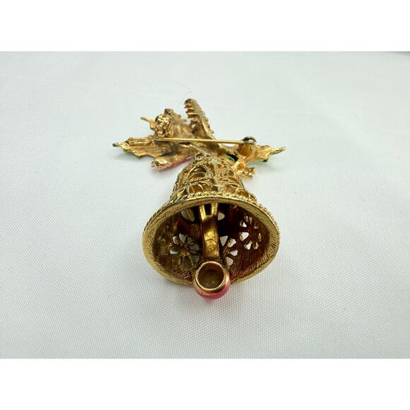 Vintage ART © Signed Christmas Bell & Holly Brooch - Picture 7 of 9